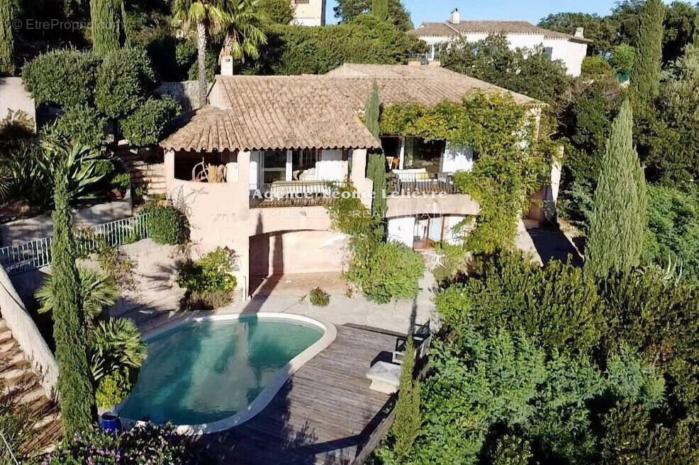 Maison à LES ISSAMBRES