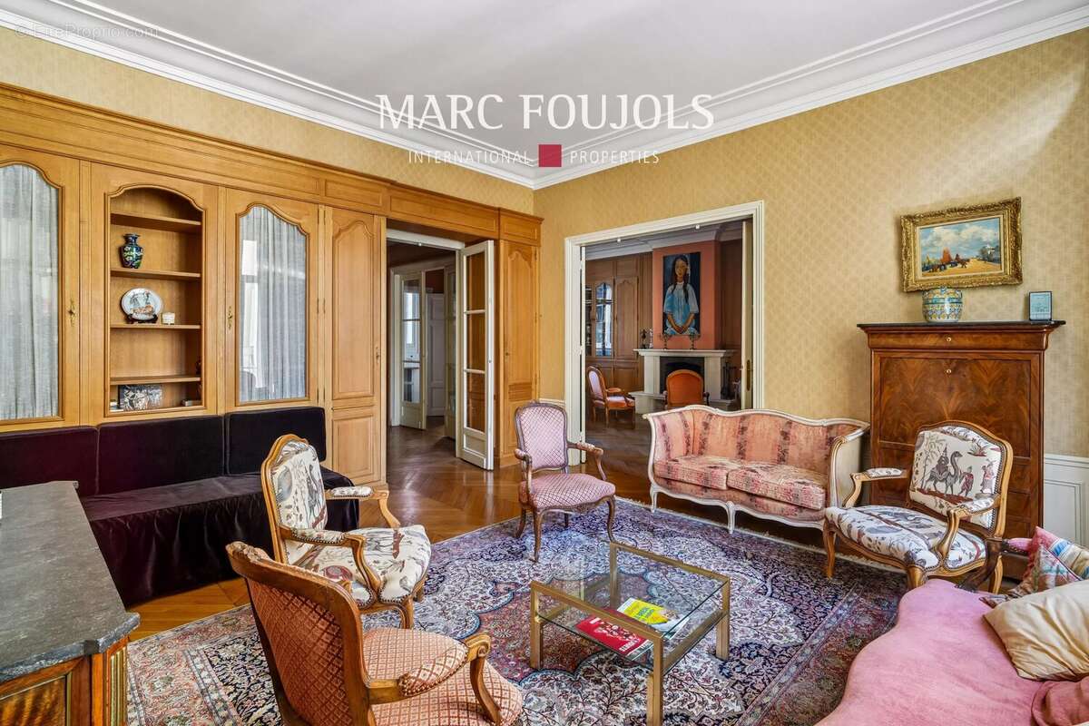 Appartement à NEUILLY-SUR-SEINE