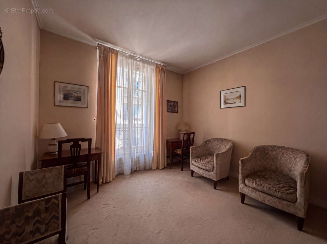 Maison à COURBEVOIE