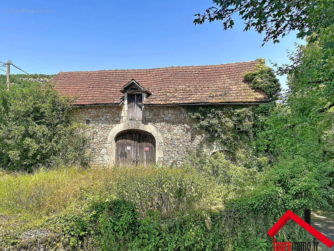 Maison à SAINT-CERNIN-DE-LARCHE