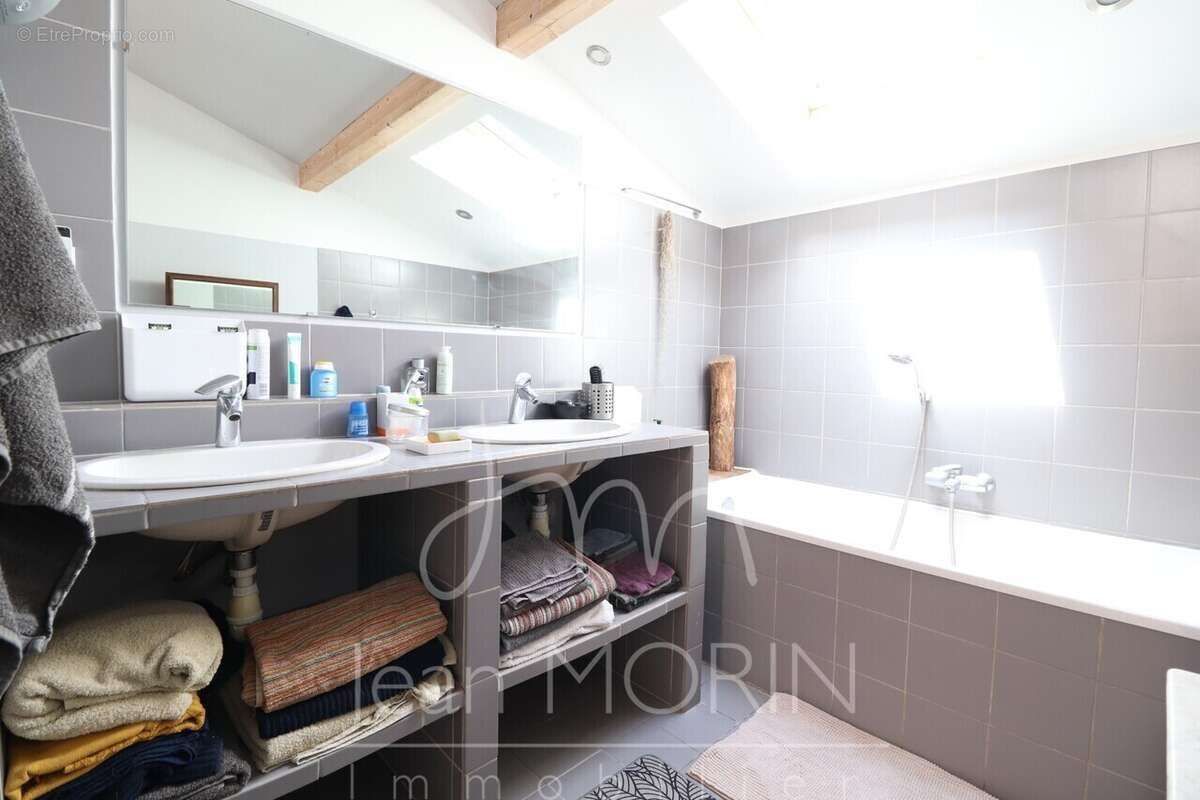 Maison à LIVRON-SUR-DROME