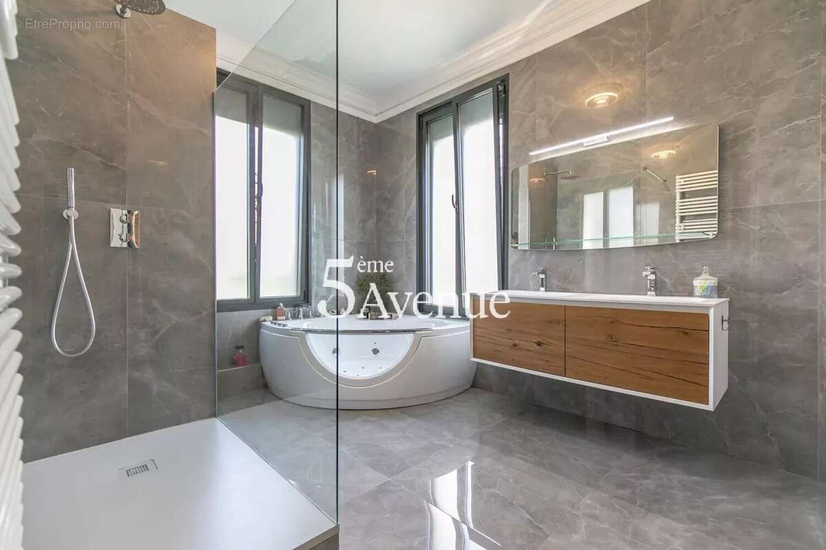 Maison à SAINT-MAUR-DES-FOSSES