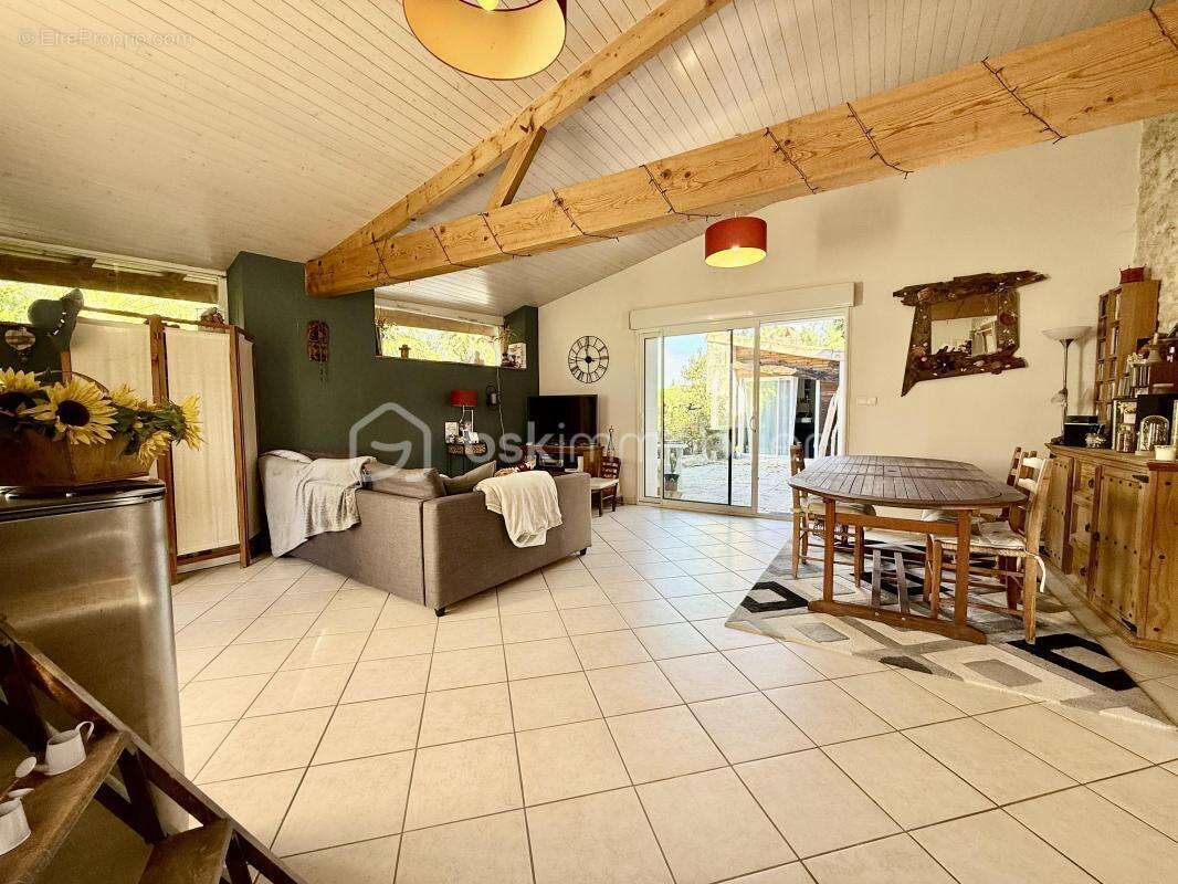 Maison à NIEUL-LES-SAINTES