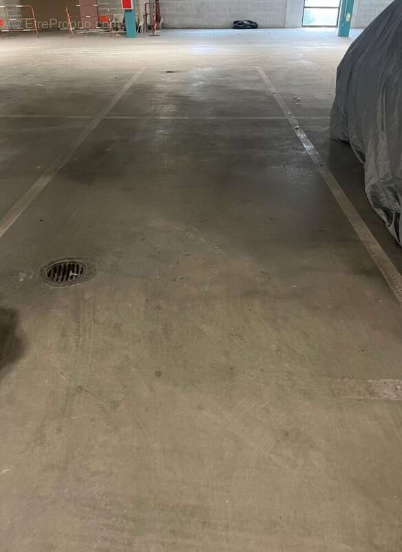 Parking à SAINT-MARTIN-D'HERES