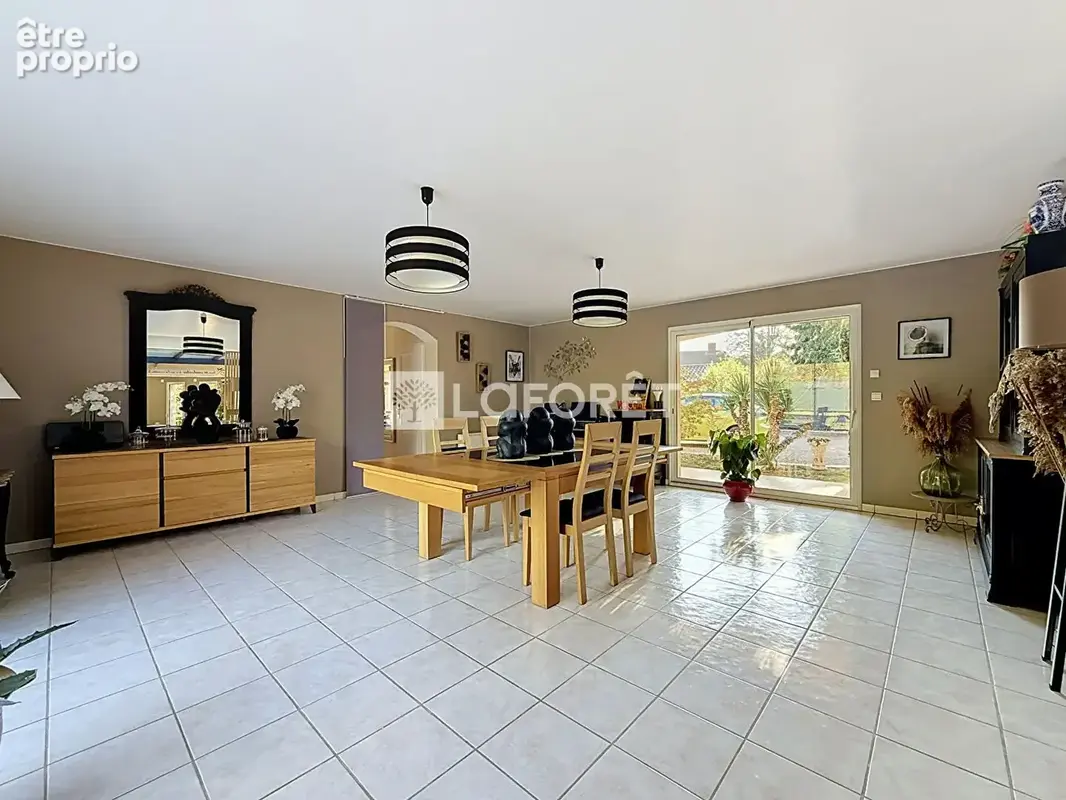 Le Montellier Maison familiale à vendre de 236 m² avec piscine et double garage - photo 6