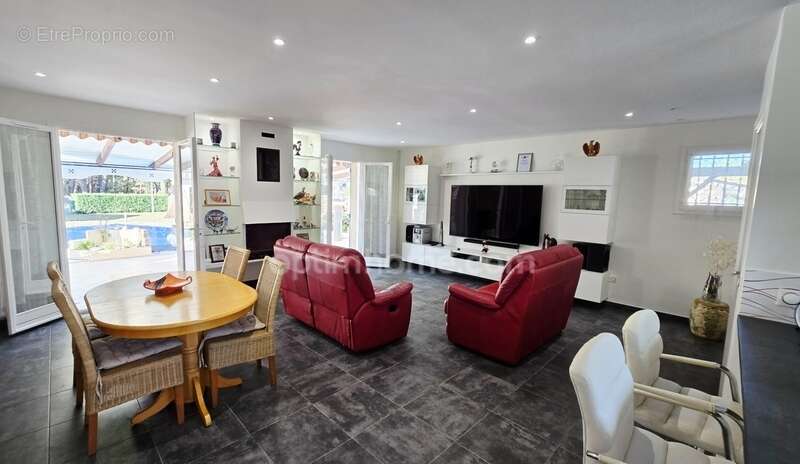 Maison plain pied de 110 m² avec piscine, garage et dépendances CESTAS (33) - photo 2