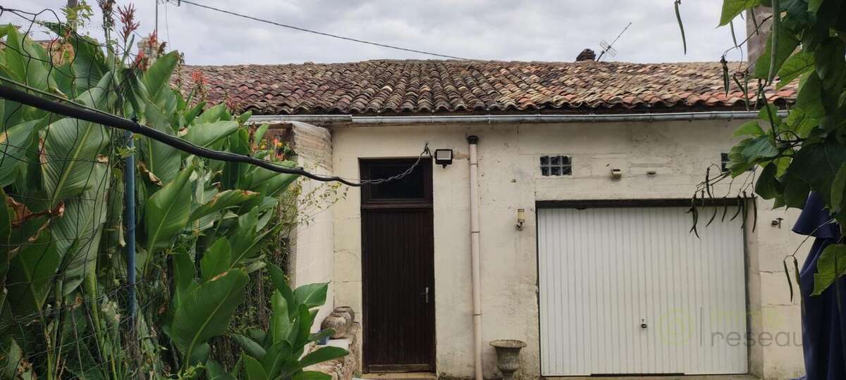 Maison 130 m² à Saint-Bonnet-Sur-Gironde  - photo 7