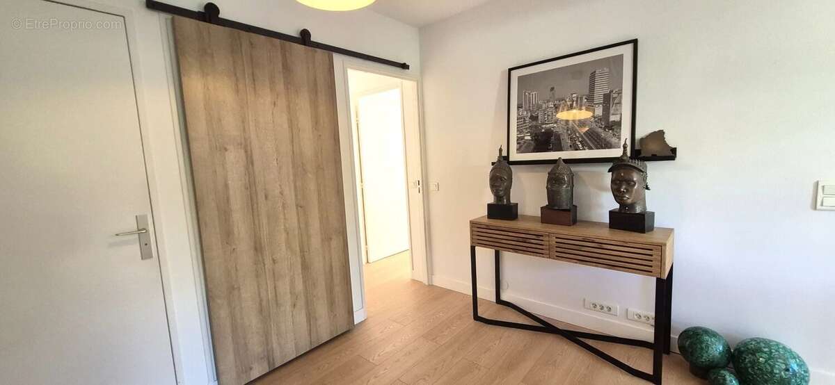 Appartement à SAINT-LAURENT-DU-VAR