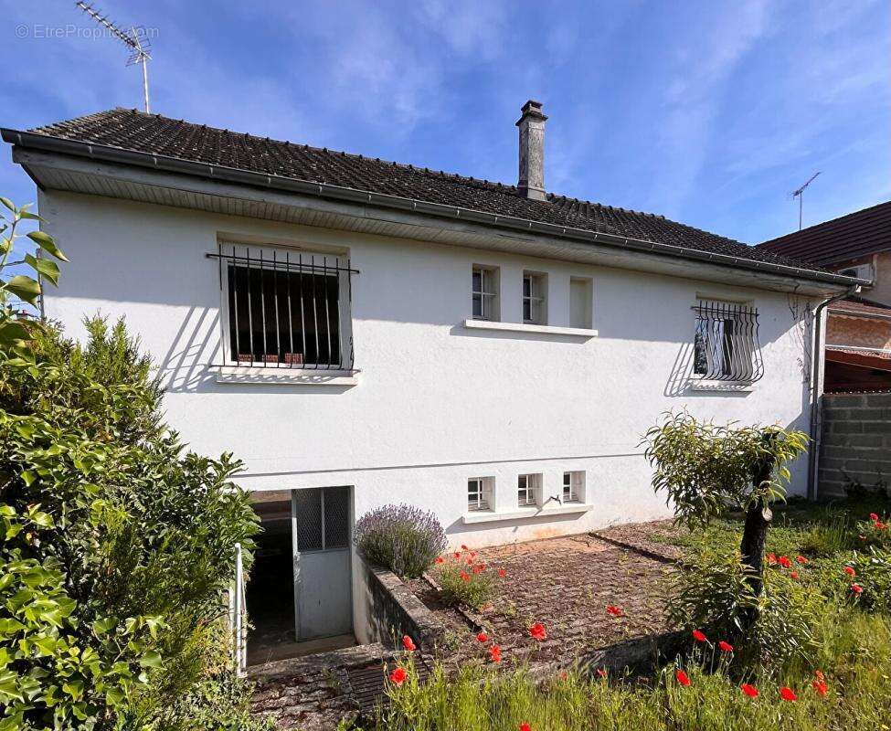 Maison à YZEURE