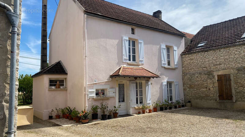 Maison 4 chambres, dépendances et double garage MASSANGIS (89) - photo 2