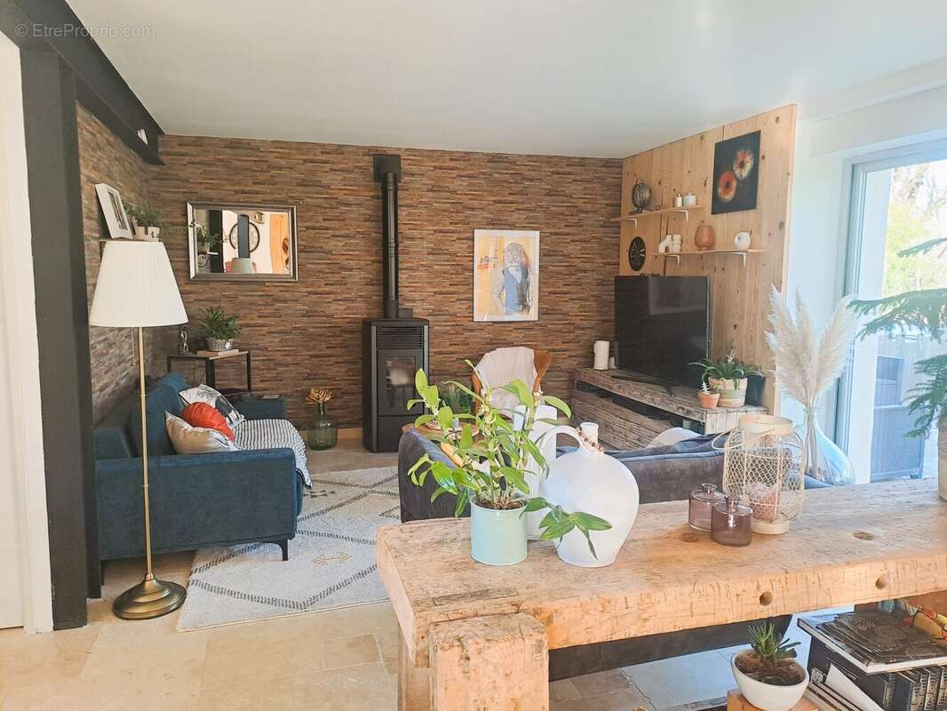 salon maison - Maison à GINDOU