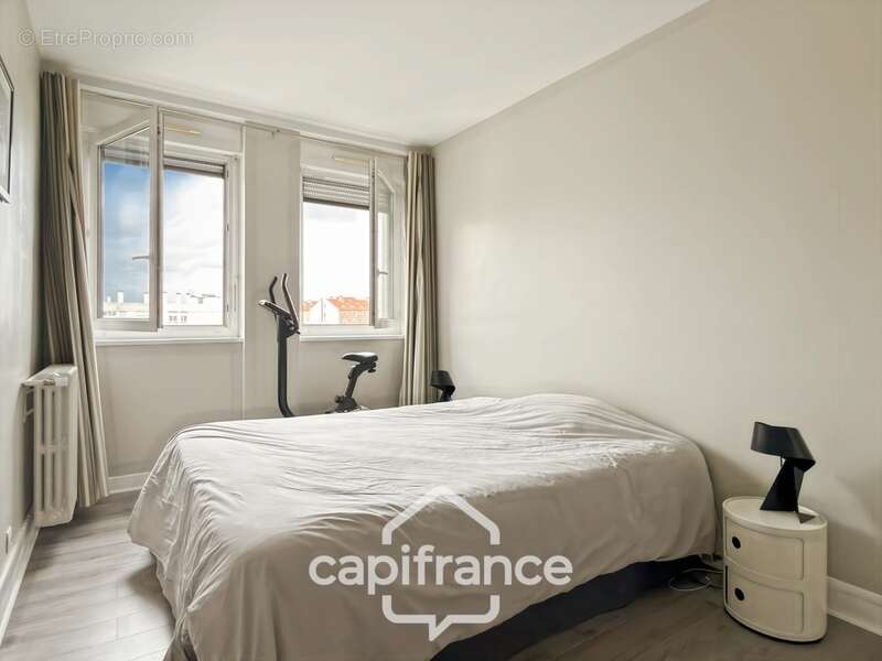 Appartement à COURBEVOIE