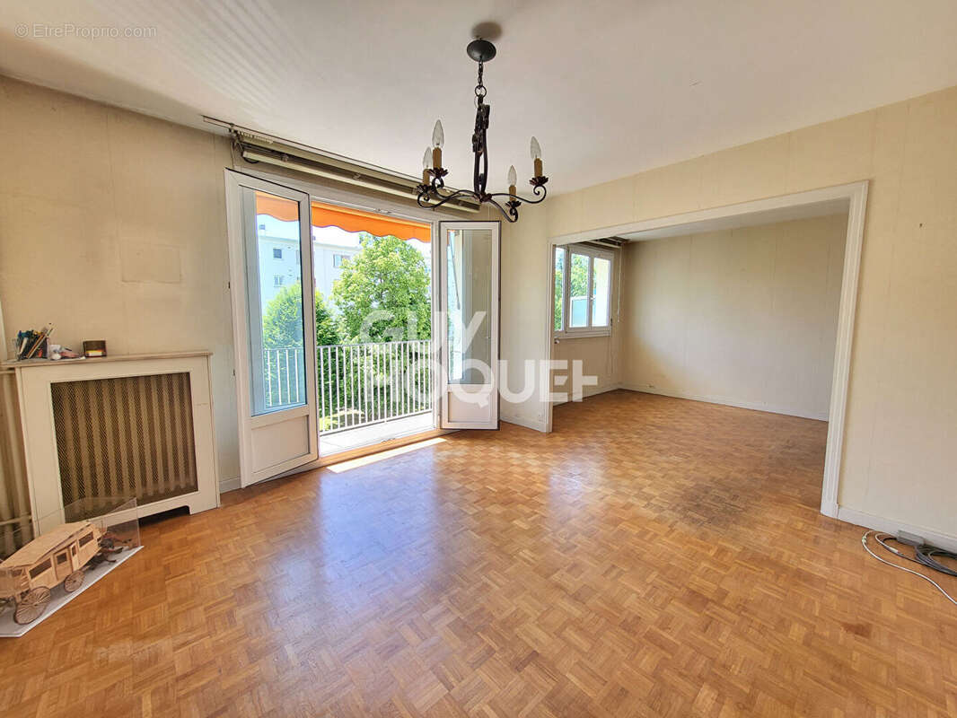 Appartement à LA CELLE-SAINT-CLOUD