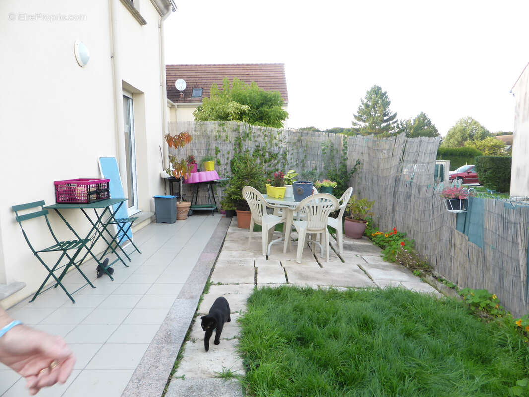 Appartement à COURSON-MONTELOUP