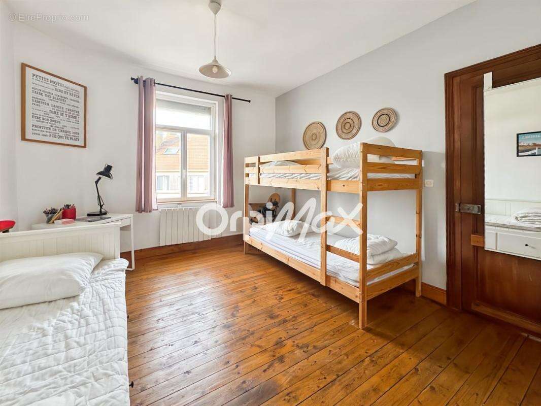 À vendre en exclusivité à wimereux • appartement de caractère 2 chambres avec garage • - photo 8