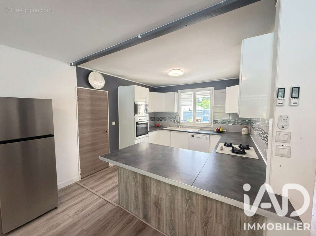 Maison 121 m² à Savigny-Le-Temple  - photo 3