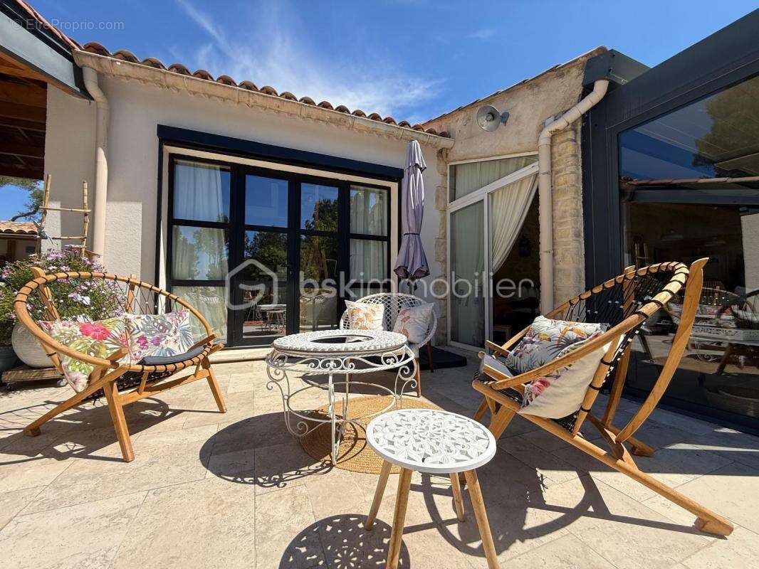 Maison à VENTABREN