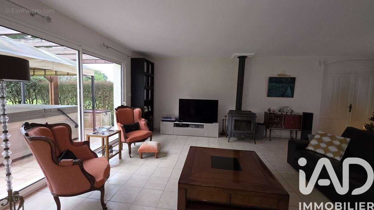 Maison 240 m² à Polignac  - photo 9