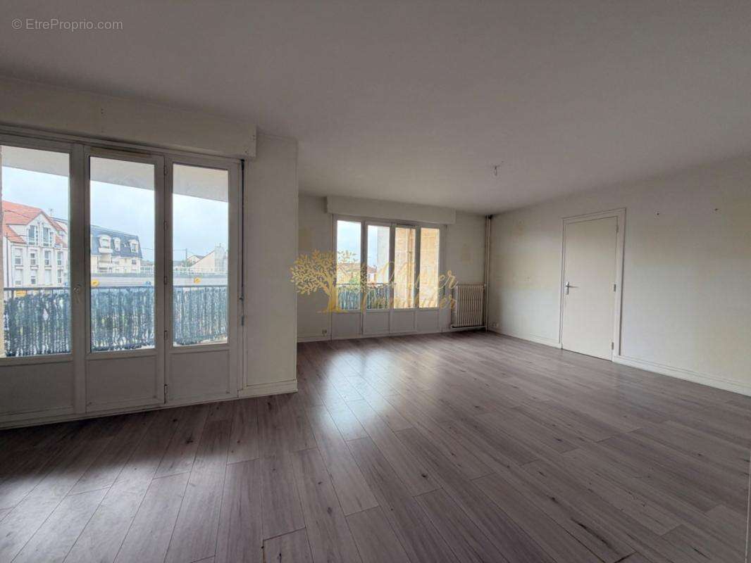 Appartement à PONTAULT-COMBAULT