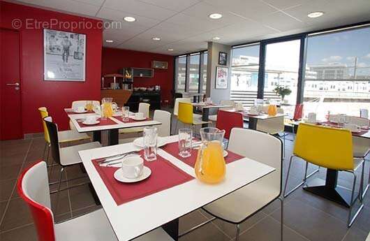 INVESTISSEMENT LOCATIF  RUEIL MALMAISON  Résidence Odalys Campus Paris Rueil - 5.02% de rentabilité - photo 7