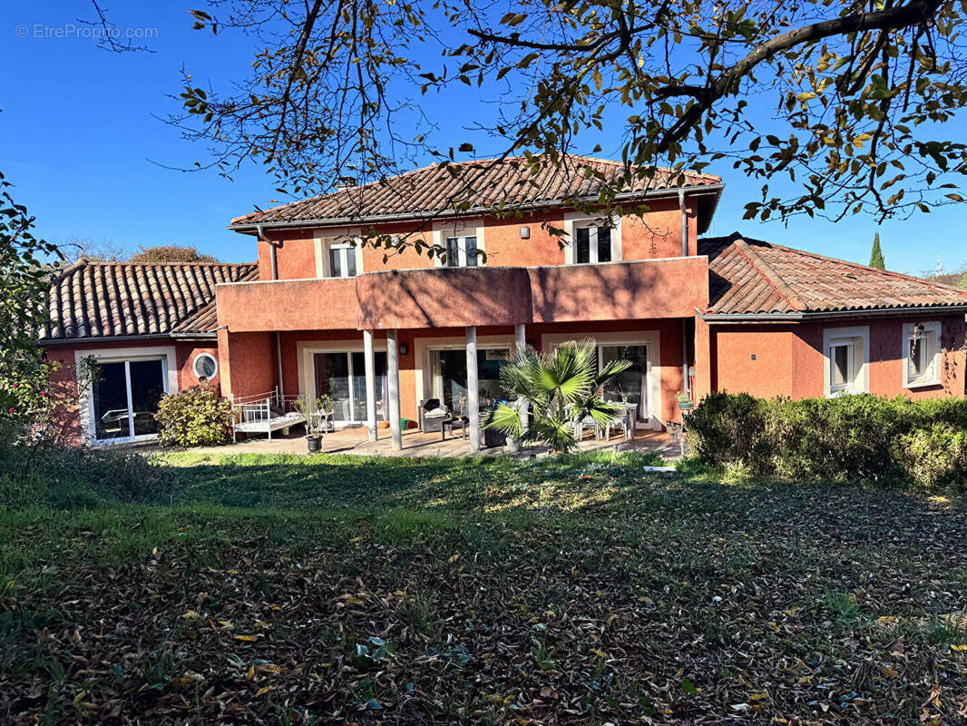 Maison à NEYRON
