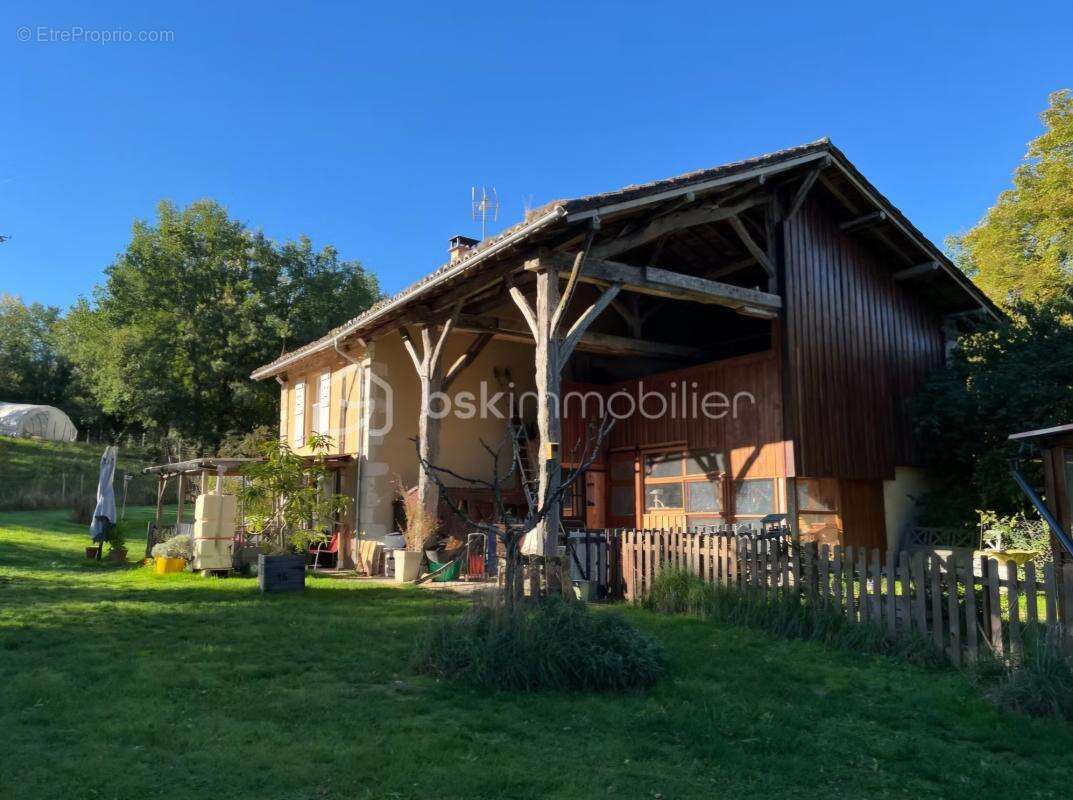 Petit hameau verdoyant : 3 maisons de charme dans un écrin de verdure et de tranquillité - photo 5