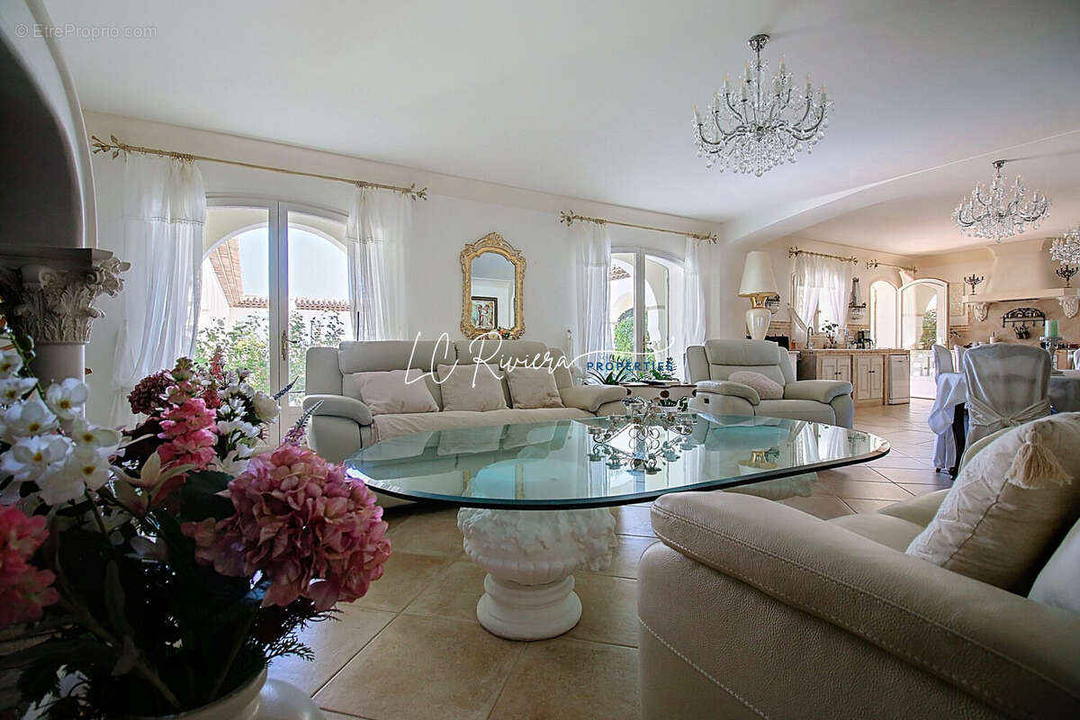 Maison à ROQUEBRUNE-SUR-ARGENS