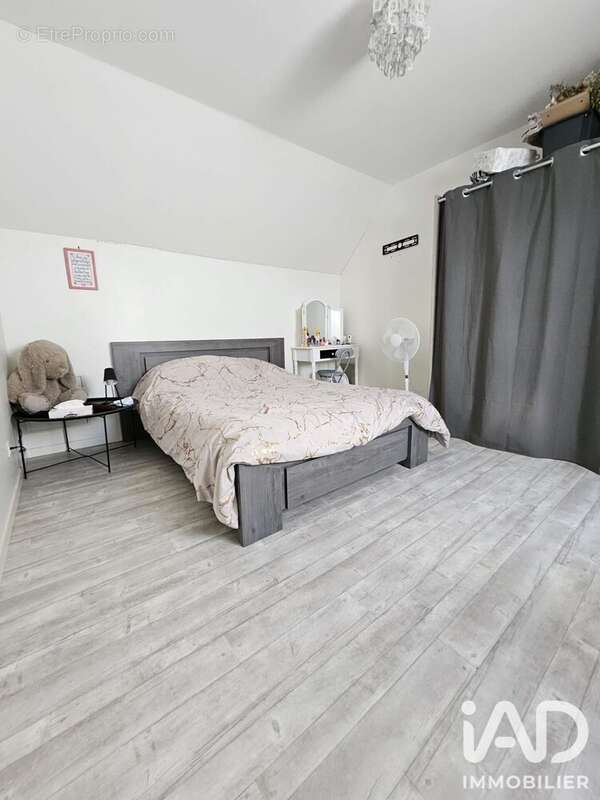 Maison 135 m² à Ully-Saint-Georges  - photo 8