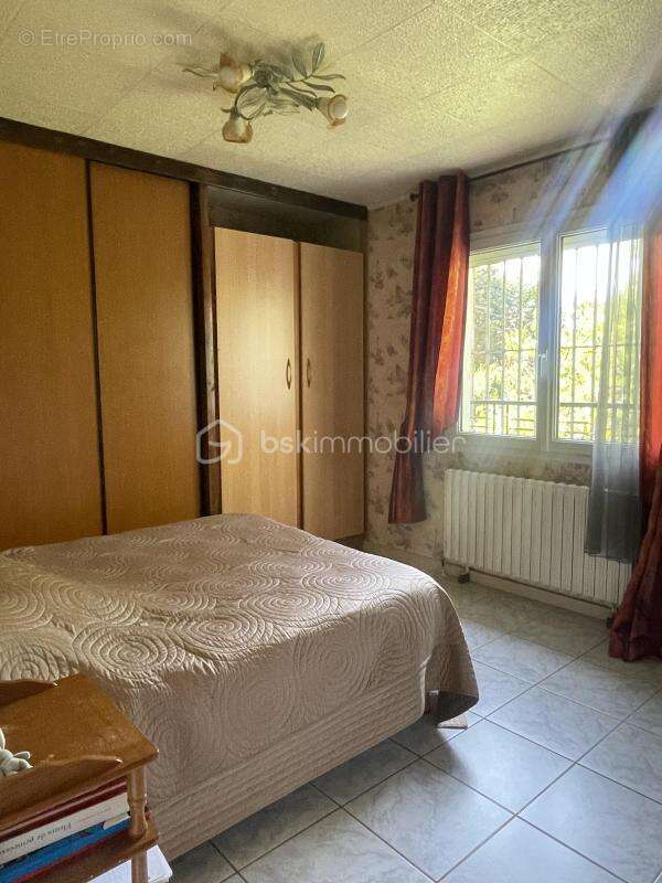 Très jolie maison sur sous-sol total avec son garage et son jardin arboré ! - photo 6