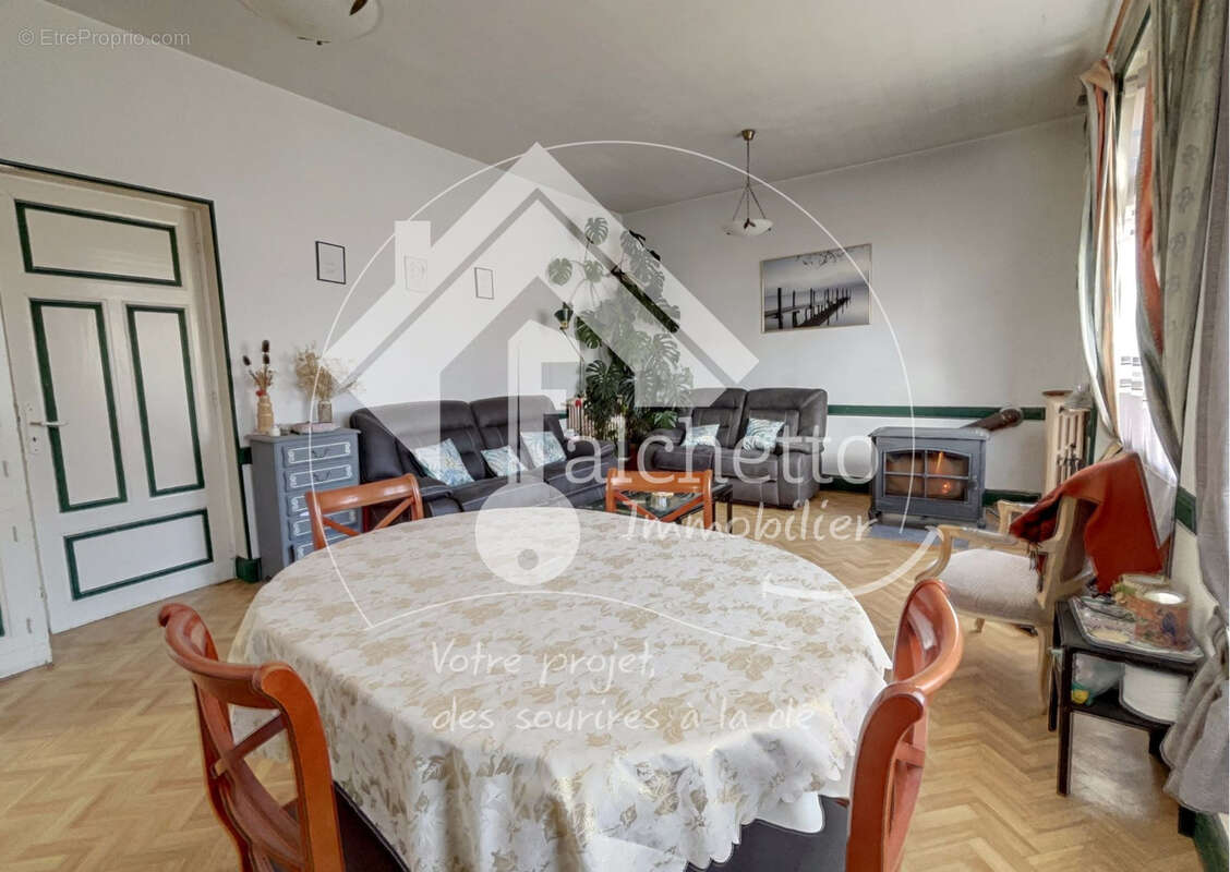 Maison à PUY-GUILLAUME