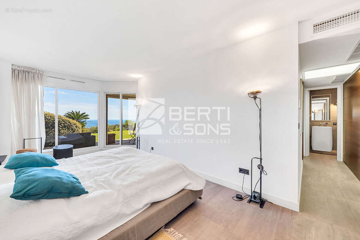 Appartement à MANDELIEU-LA-NAPOULE