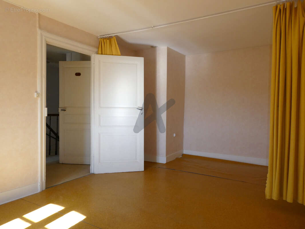 Maison à CHAMBOST-LONGESSAIGNE