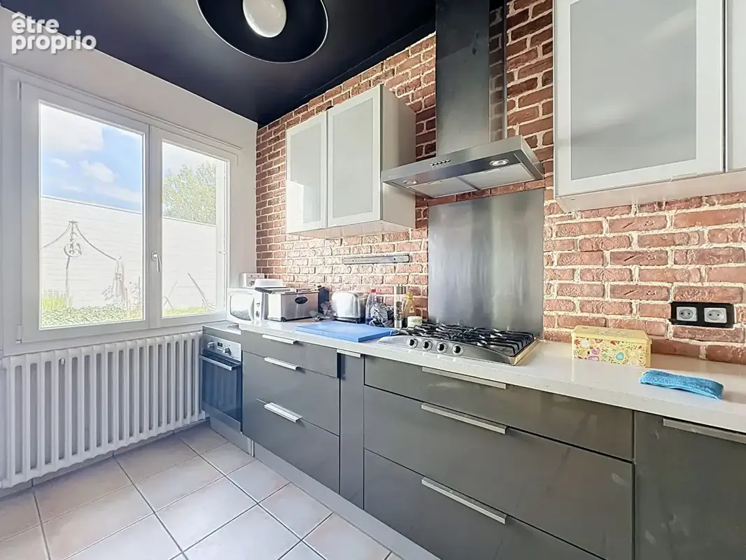 Maison familiale à Vendre à Rezé - 5 Pièces, 111 m², Terrain 279 m² - photo 3