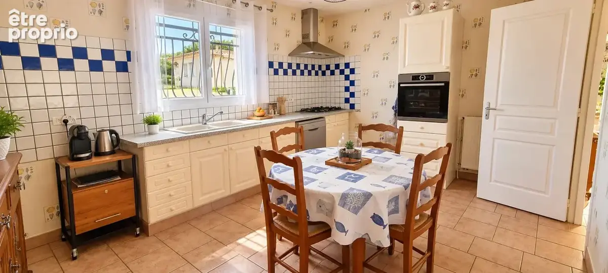 Saint Pierre d'Eyraud , maison plain pied de 2005 sur 1155 m² de terrain . - photo 6