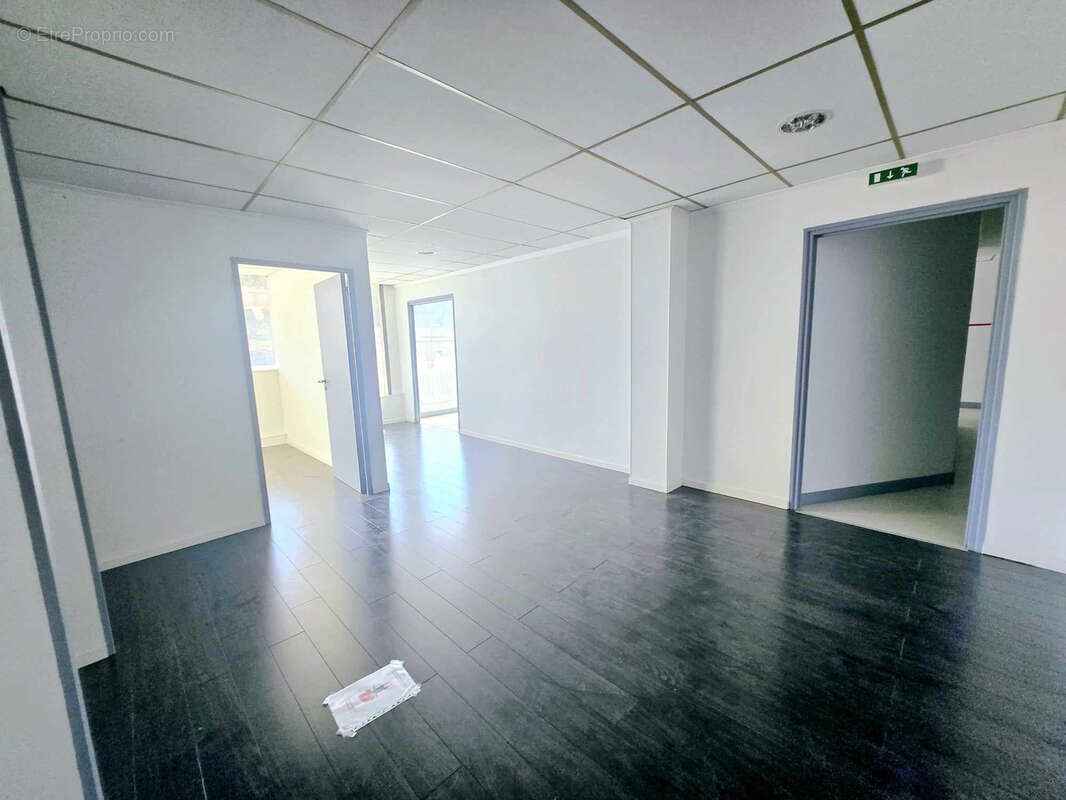 Commerce à SIX-FOURS-LES-PLAGES