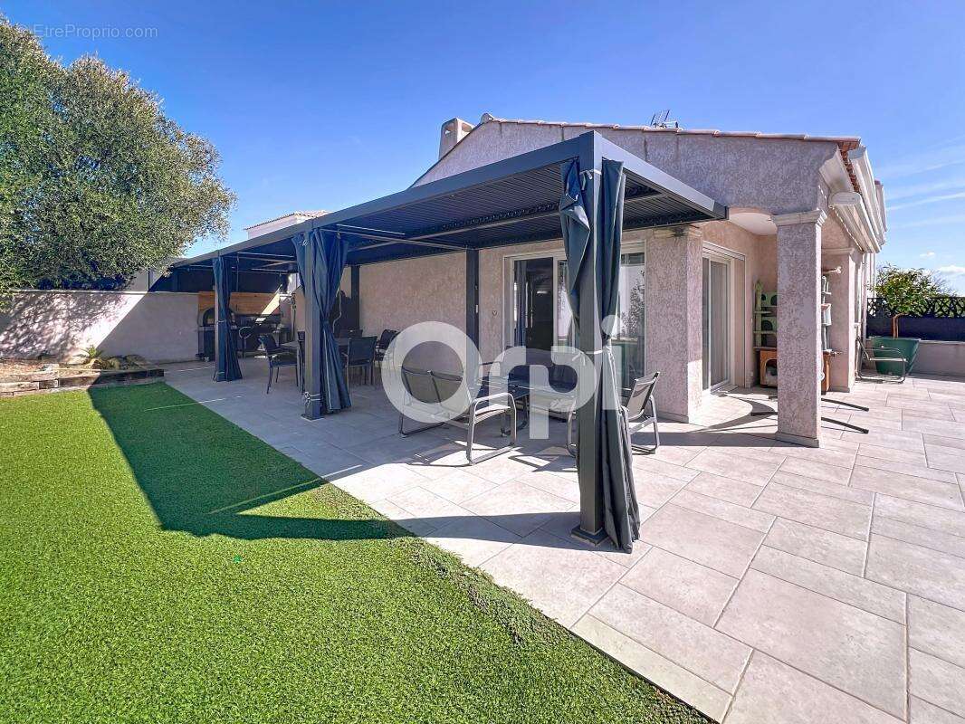 Maison à ROQUEBRUNE-SUR-ARGENS