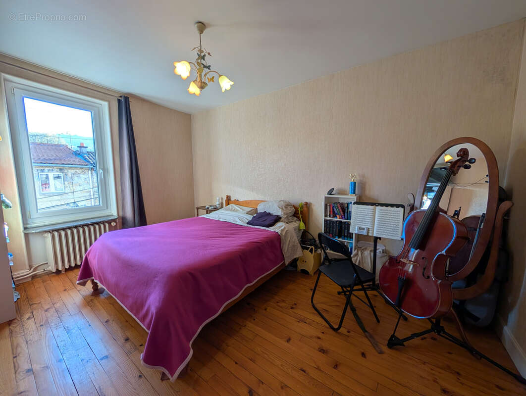 Maison à LES MARTRES-DE-VEYRE