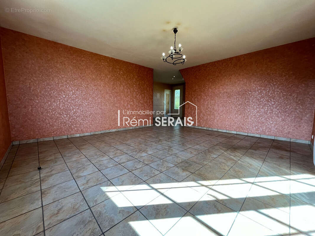 Maison à SAINT-CYR-DU-BAILLEUL