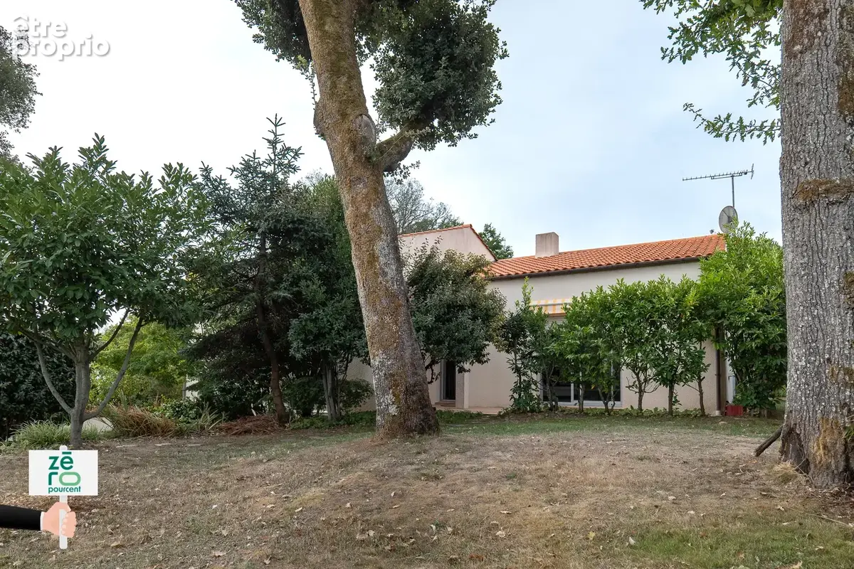 Maison d’architecte avec piscine à Avrillé   124 m2 habitables, sous-sol intégral et parc arboré de plus de 2 - photo 20