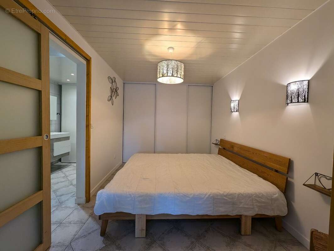 Saint-Aygulf - T2 vendu loué à 50 m de la plage - loyer 750  HC - parking privatif - photo 7
