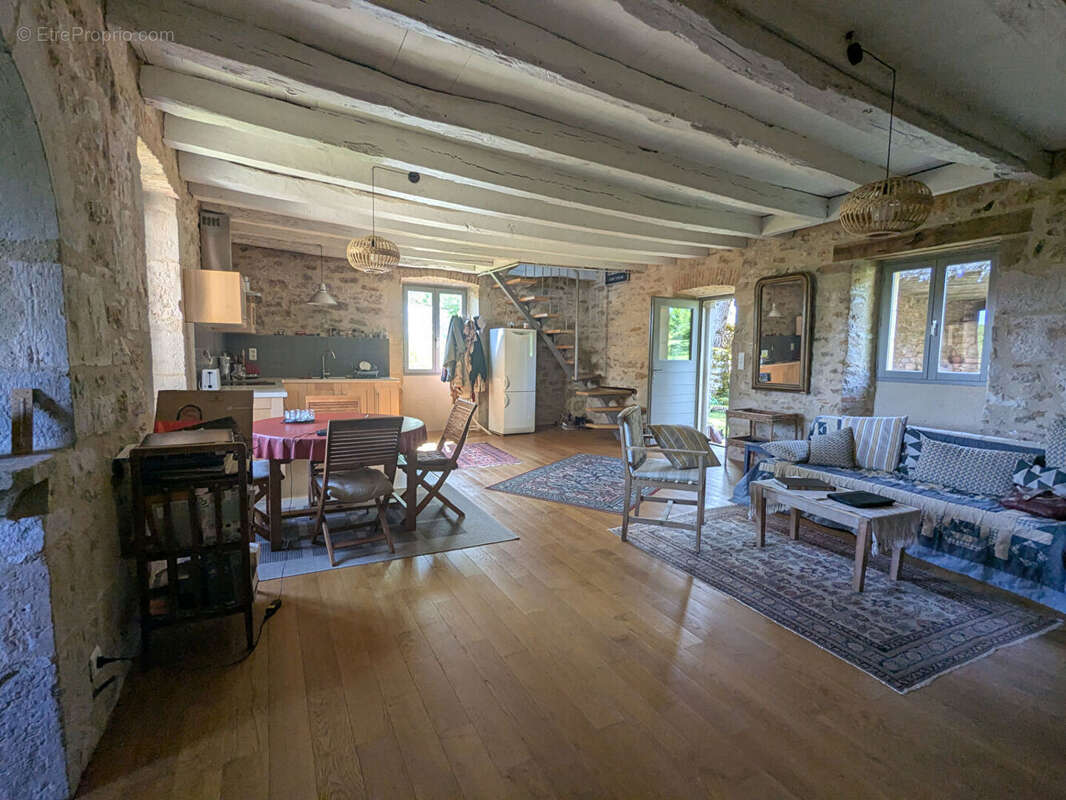 Maison en pierre avec dépendance - photo 16