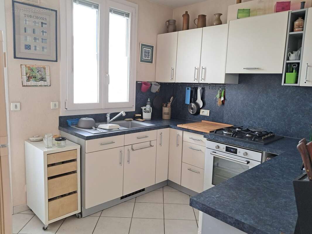 Cuisine équipée 9M² - Appartement à TOURS