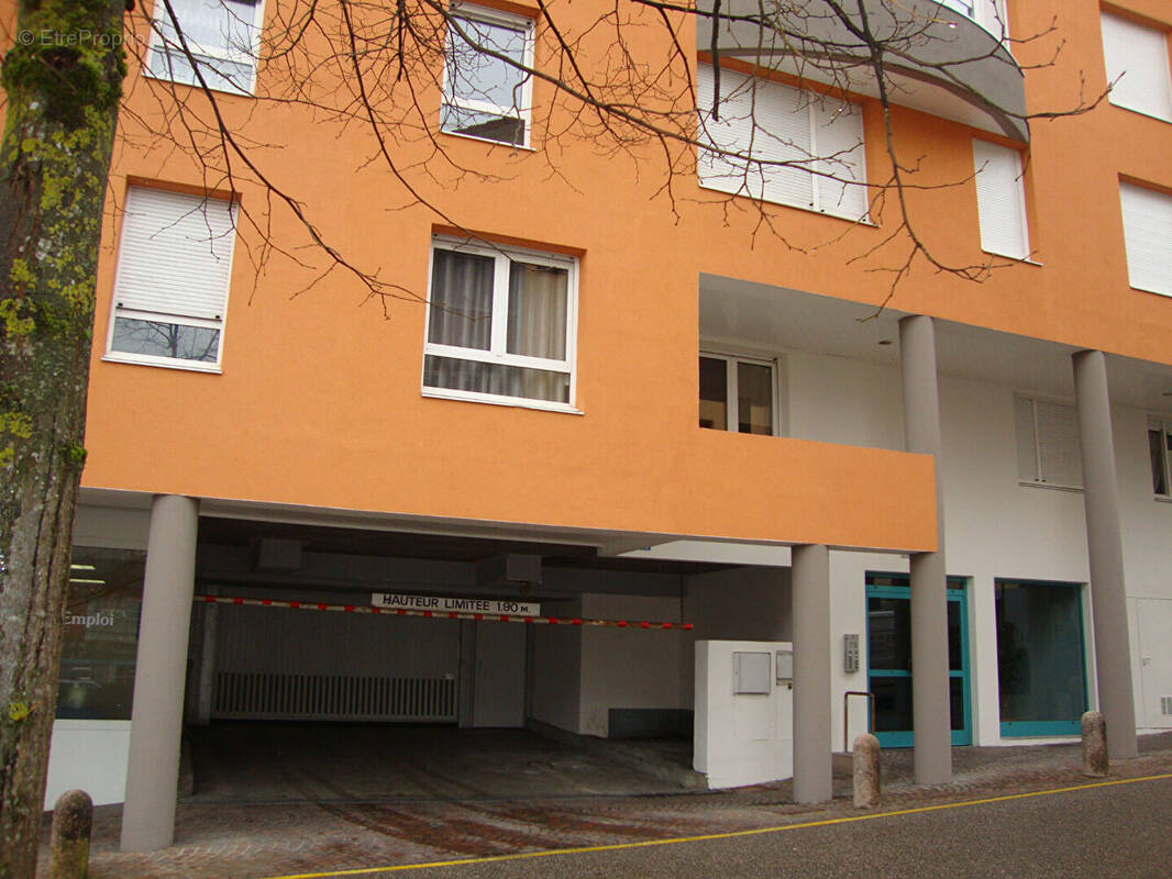 Parking à BELLEGARDE-SUR-VALSERINE