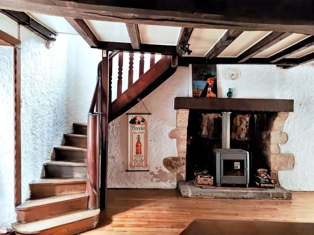 Maison à CHAMPNIERS-ET-REILHAC