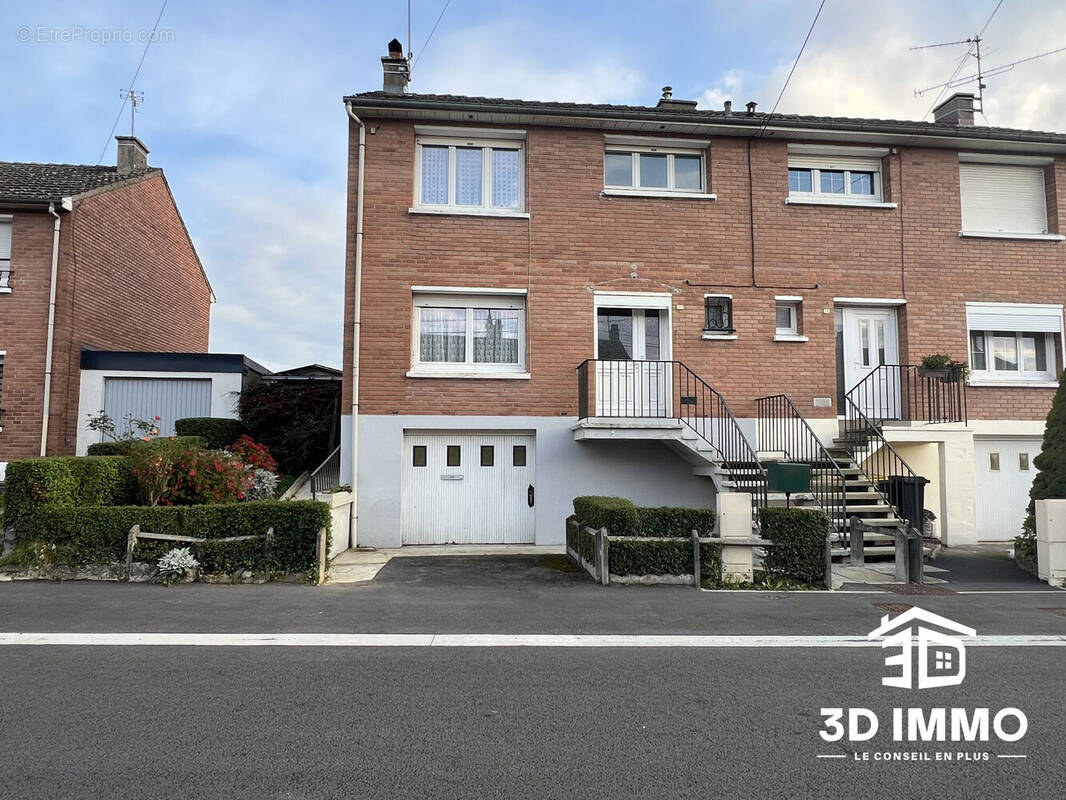 Maison à AVESNELLES