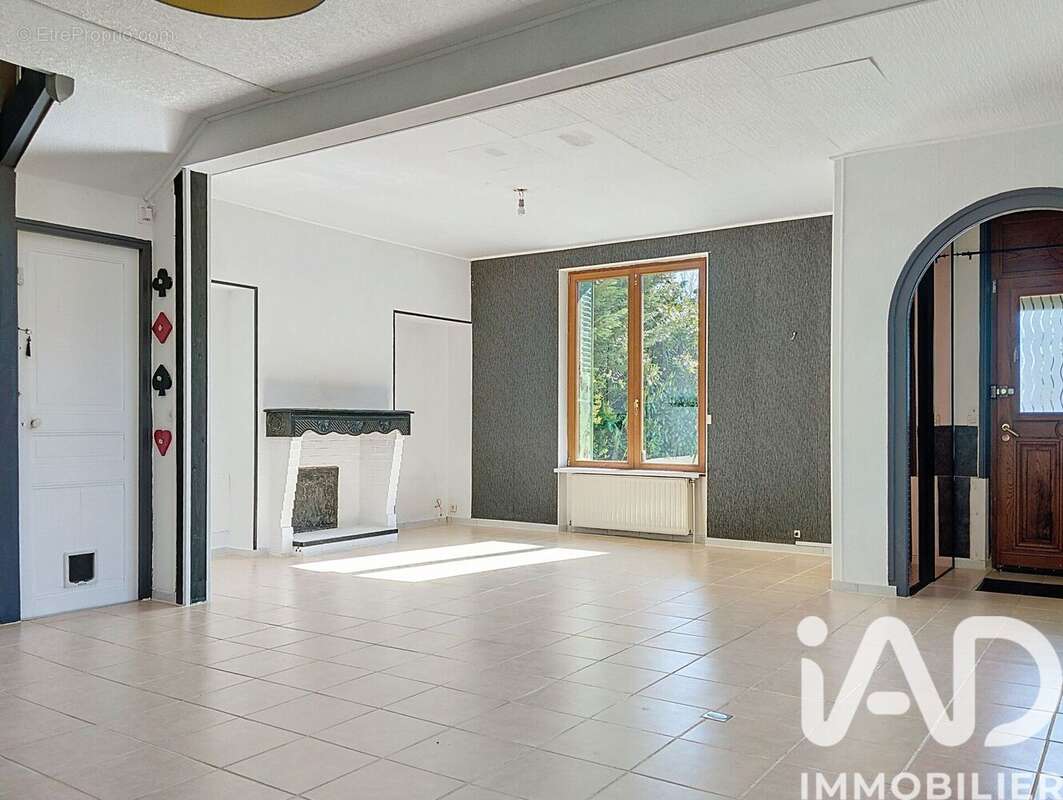 Maison 144 m² à Bourg-Et-Comin  - photo 3