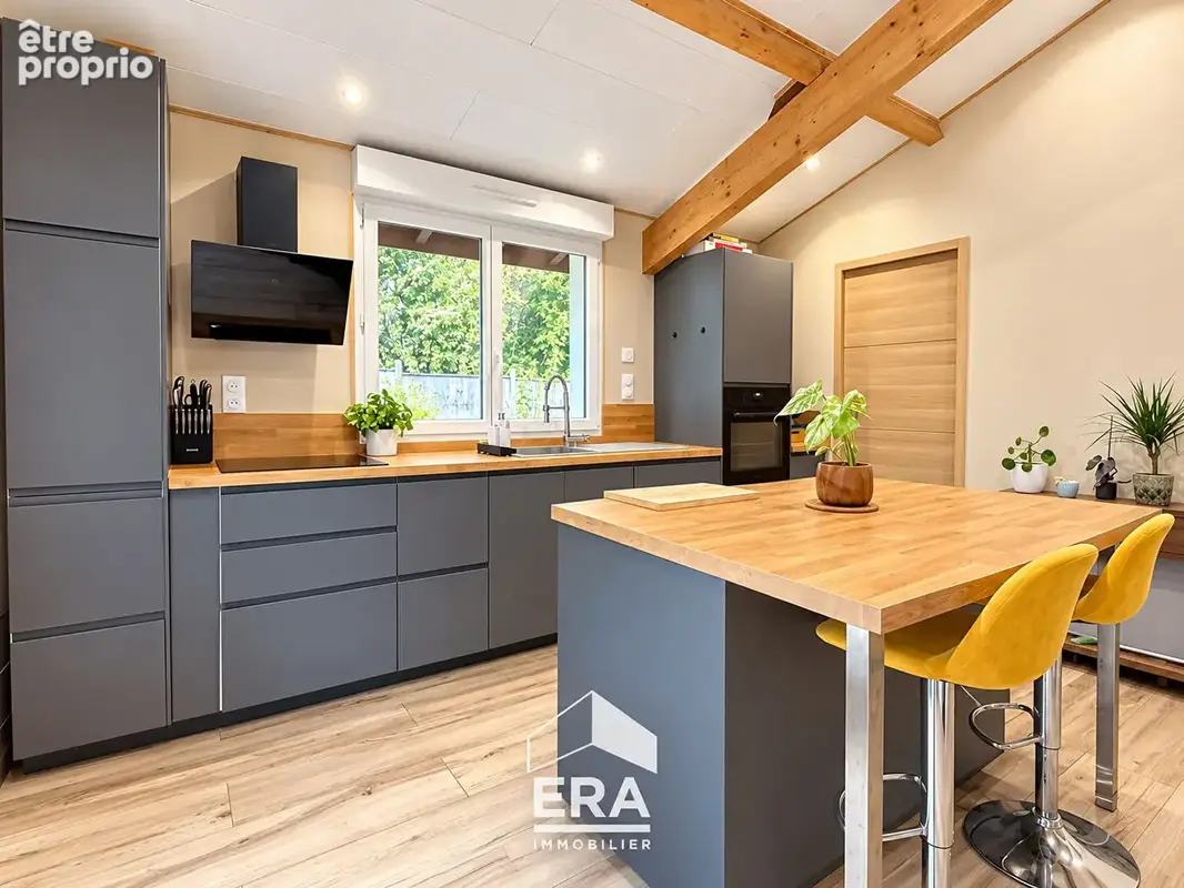 À VENDRE : Maison rénovée 1 200 m² de terrain + 3 CH à Pessac - photo 3