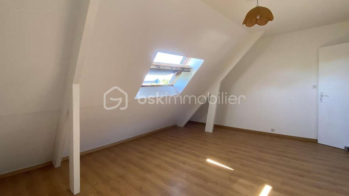 VERTOU/BEAUTOUR : Maison d’env. 157m² au sol, 4/5 chambres, bureau, garage et jardin - photo 16