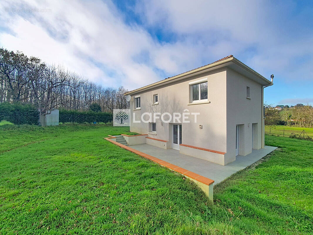 Maison à MONCLAR-DE-QUERCY