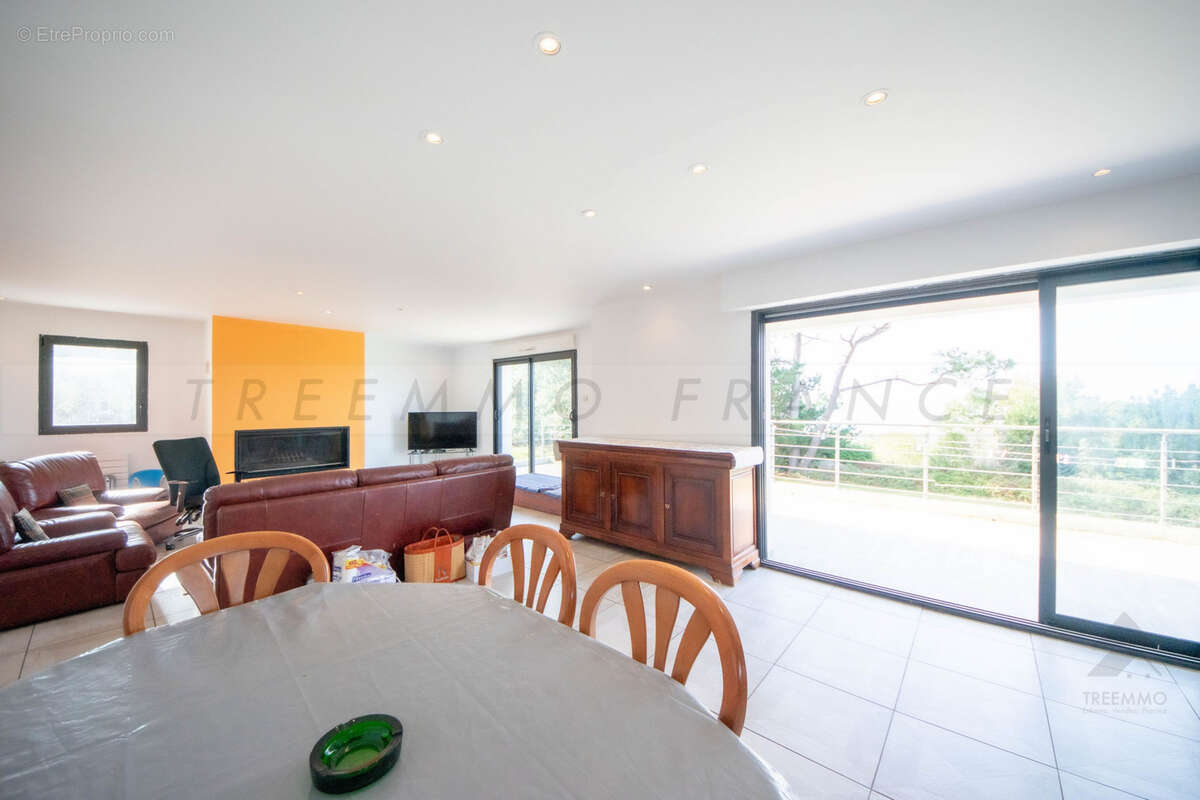 A vendre - argol - maison de 240 m2 - 6 chambres - terrain de 5500 m2 - vue mer - 599900€ - photo 3